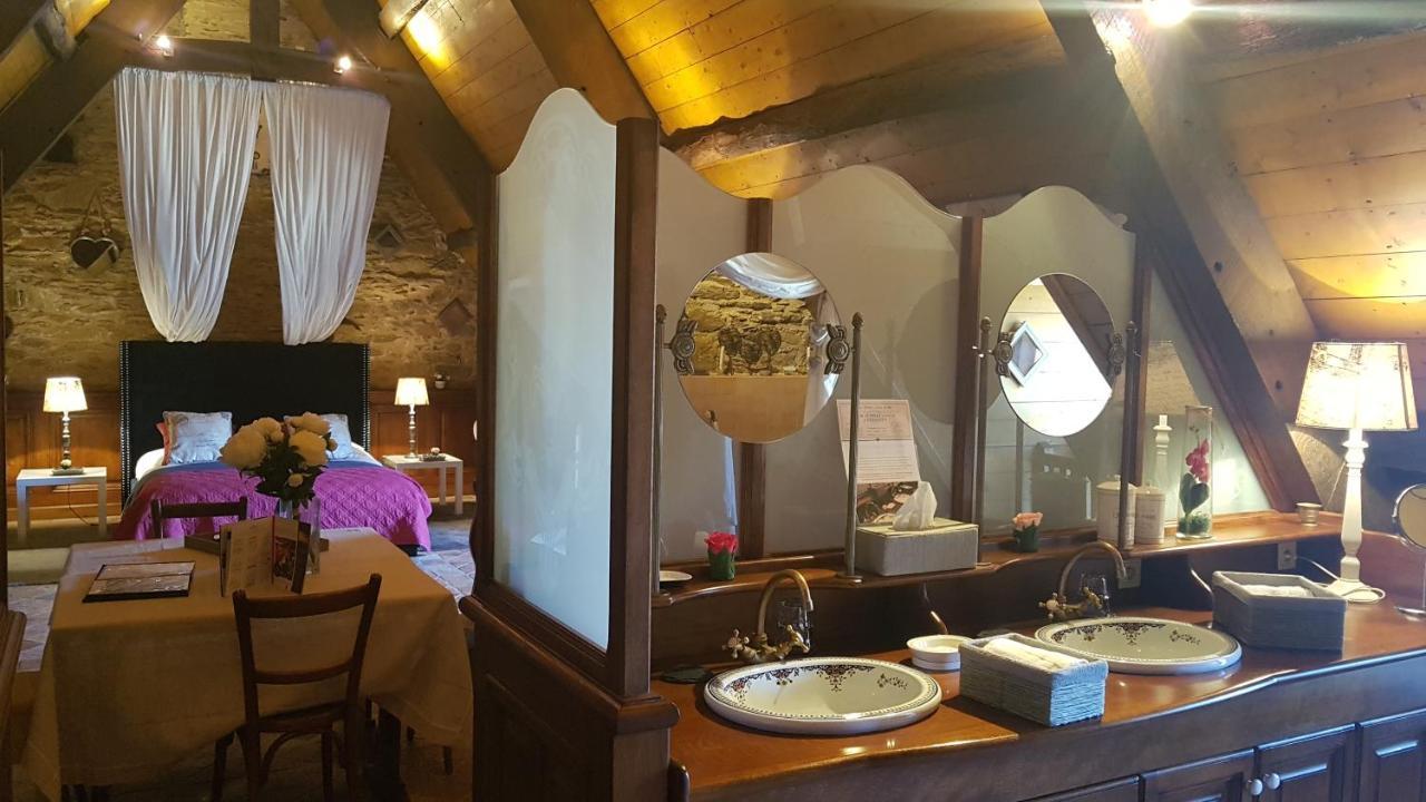 Le Cafe Du Village - Bar A Cocktails & A Ambiance Loheac Bagian luar foto