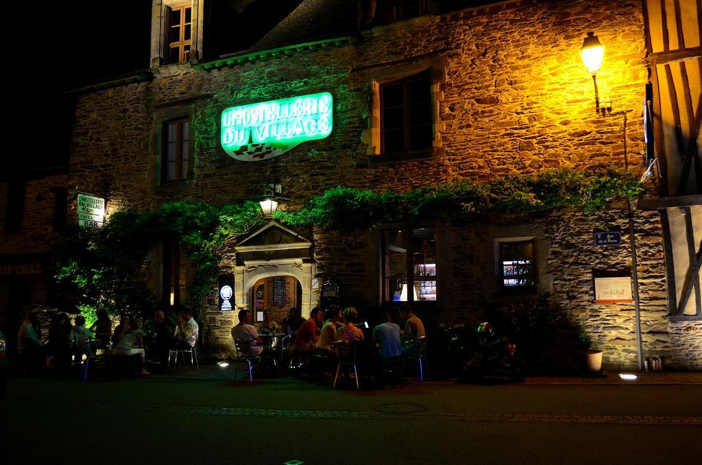 Le Cafe Du Village - Bar A Cocktails & A Ambiance Loheac Bagian luar foto