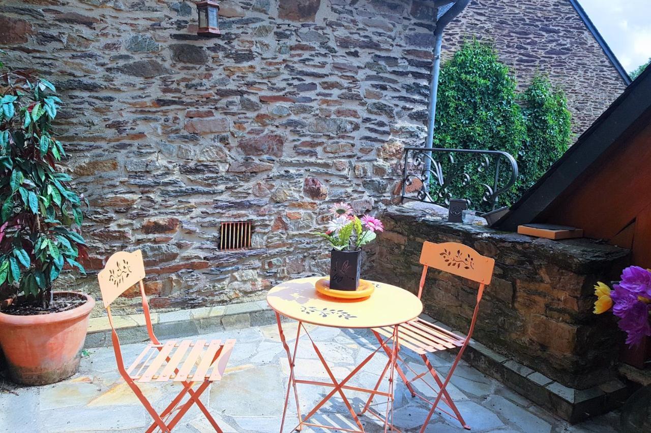 Le Cafe Du Village - Bar A Cocktails & A Ambiance Loheac Bagian luar foto
